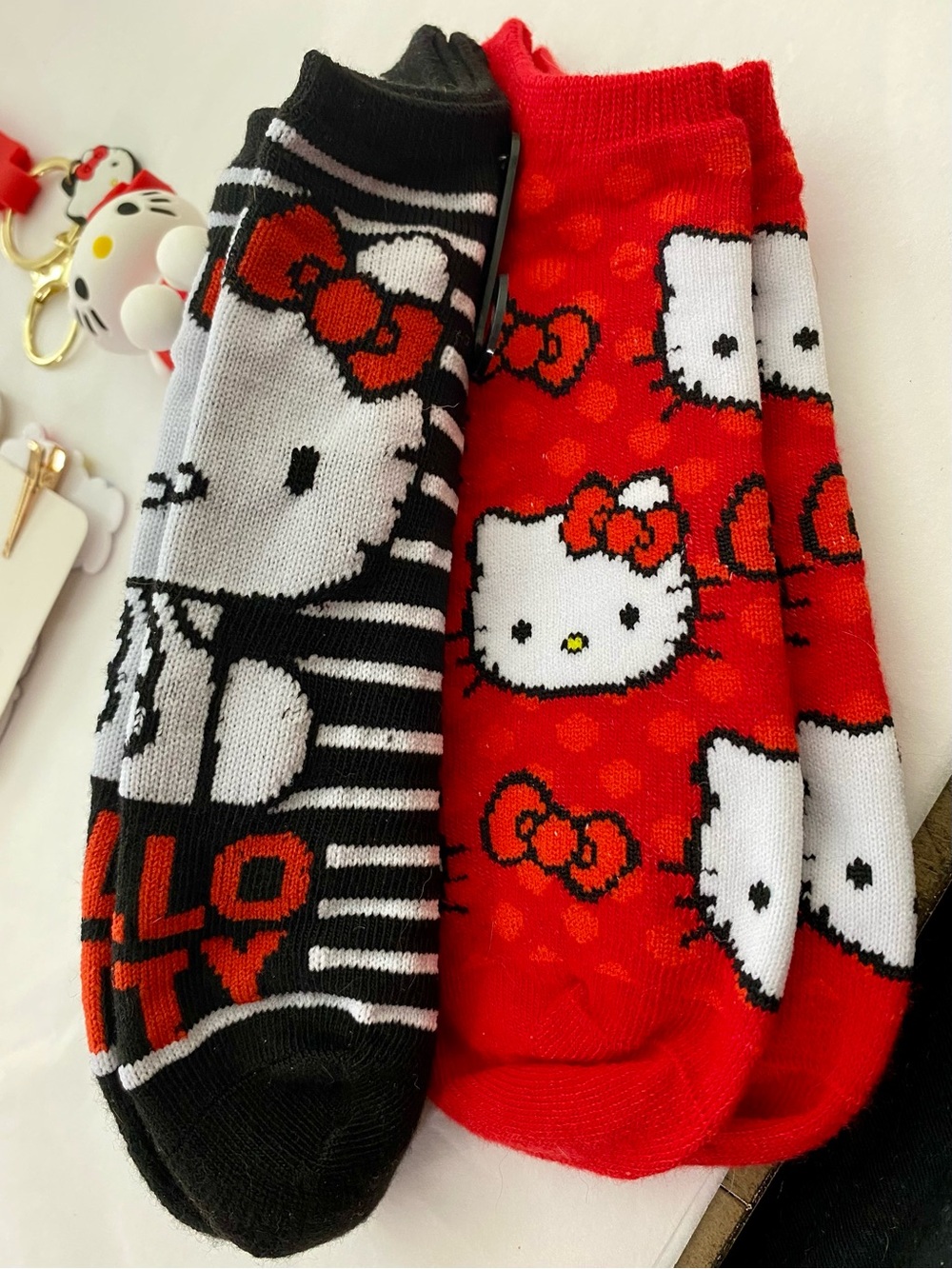 Hello Kitty Socks, Hair Clips & Keychain Set - Picture 4 of 6